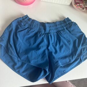 Lululemon Hotty Hot shorts 2.5 in -Size 6